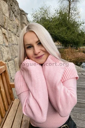 Vikki Escort